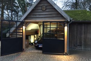 Carport en old timer garage - Eiken bijgebouwen, houten bijgebouwen, bouwpaketten: poolhouse, carport,... - Crown Oak